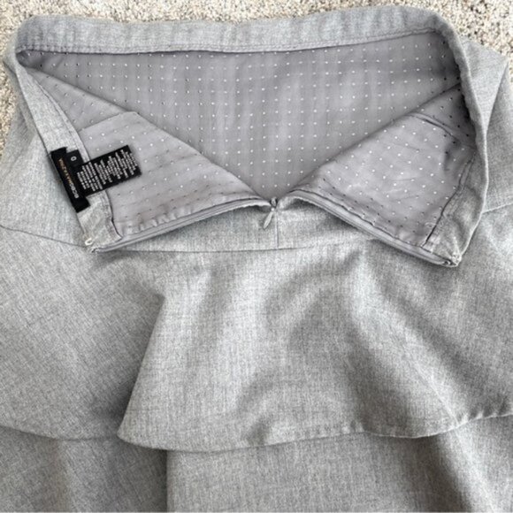 BCBGMaxAzria wool blend gray tiered ruffled lined mini skirt. Women’s size 0 - Picture 6 of 9